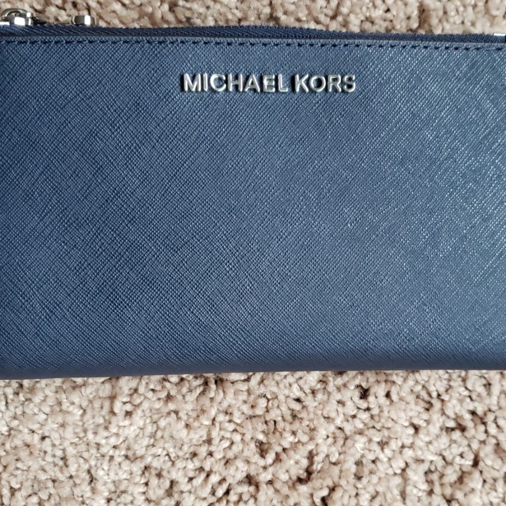 Michael Kors Leather Wristlet, Navy. NWT